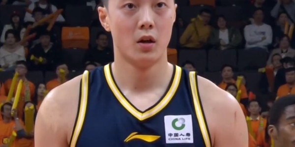 开云APP-CBA惨案！广东狂输上海40分，杜锋被钉耻辱柱，徐杰胡明轩16中1