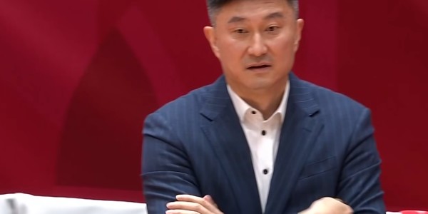 开云APP-CBA惨案！广东狂输上海40分，杜锋被钉耻辱柱，徐杰胡明轩16中1