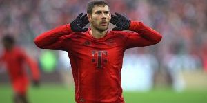 图片报：格雷茨卡遭遇背部问题、科曼脚部不适，均缺席周一训练